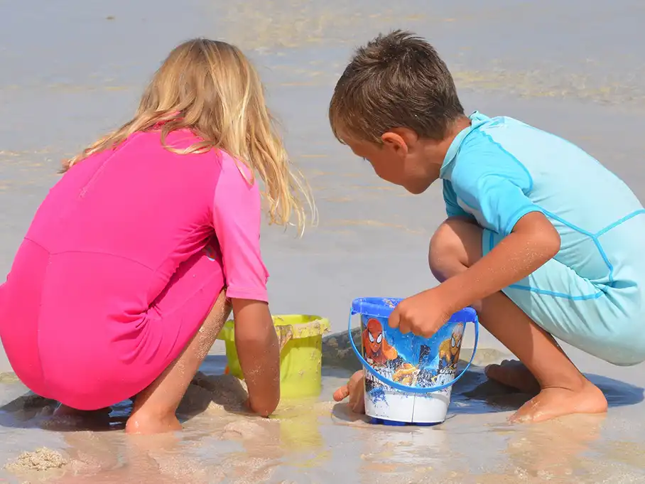 enfants plage des Conces Vendée